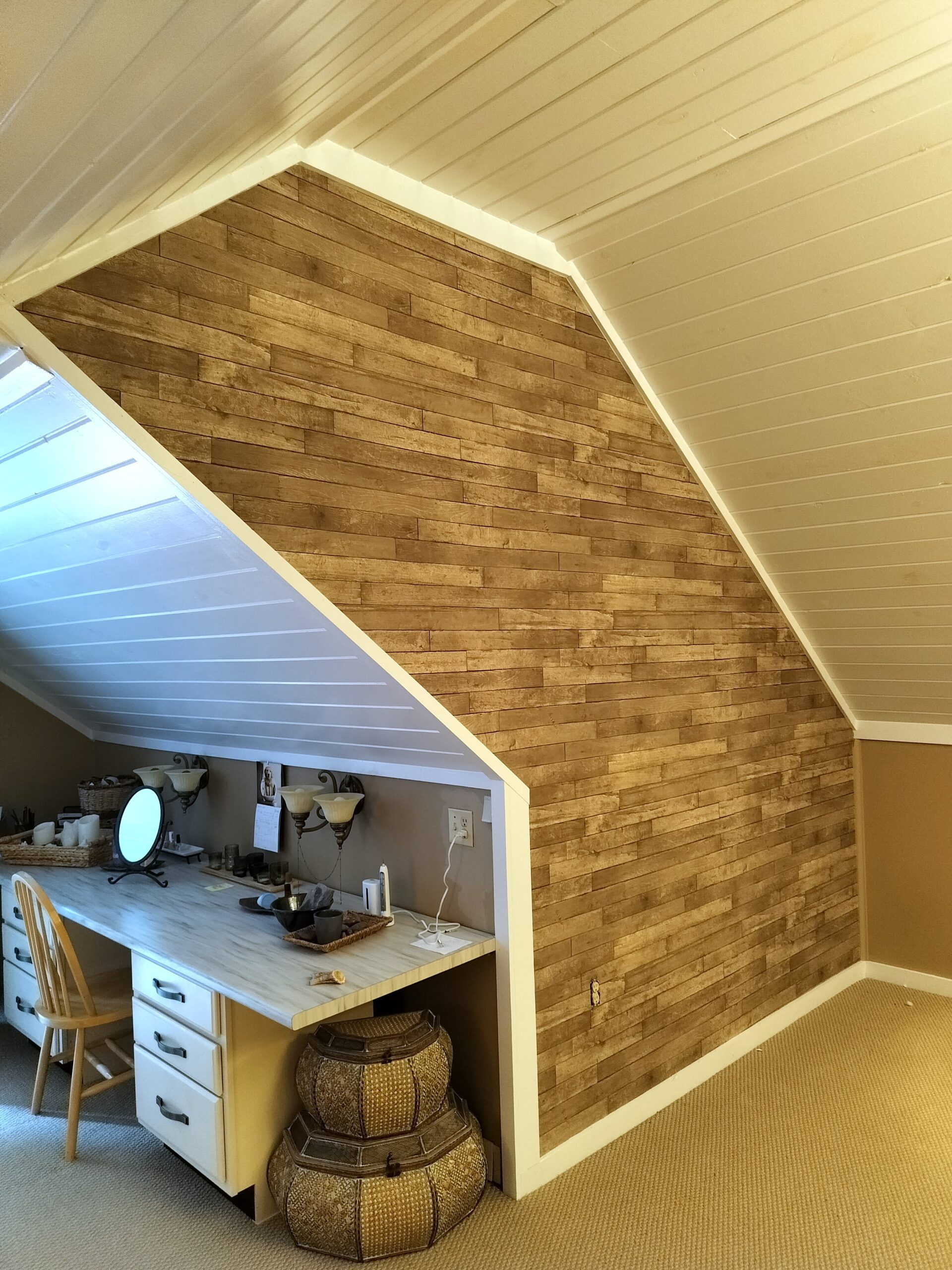 Barnwood look wallpaper accent wall