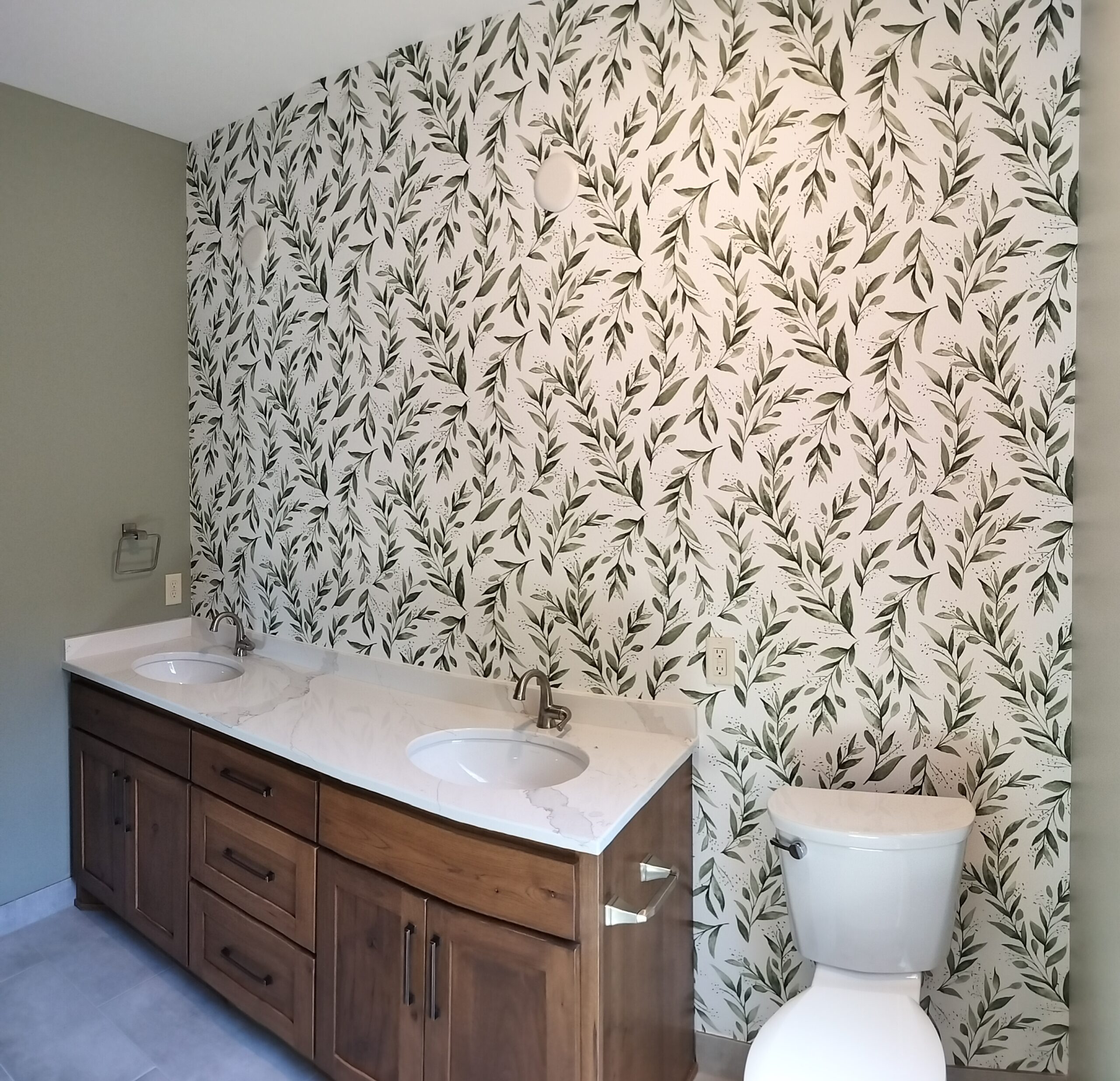 Wallpaper accent wall in bathroom