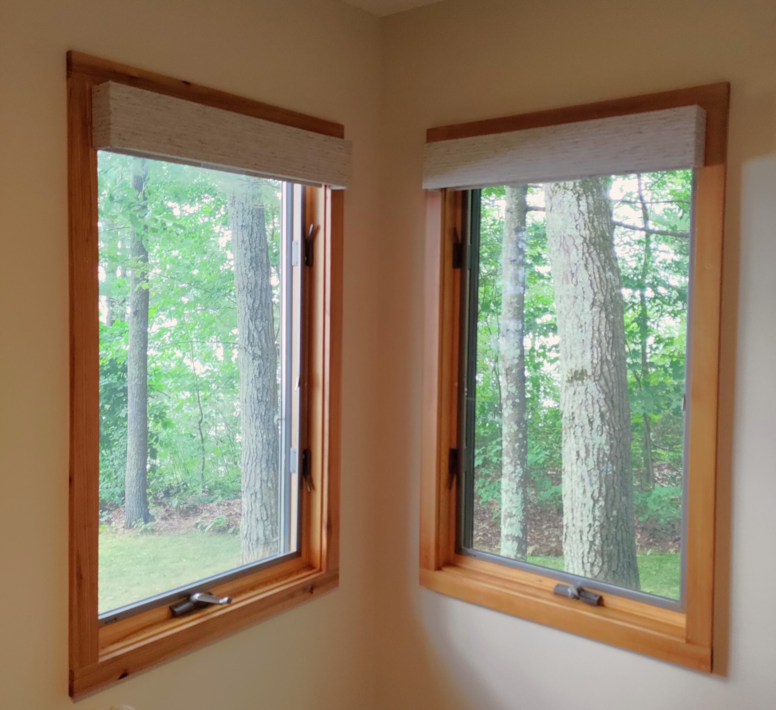 Set of corner windows with roller shades